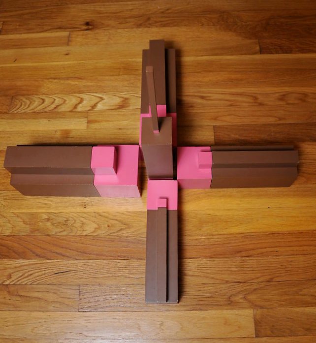 Kombinierte Bauwerke mit dem Rosa Turm und der Braunen Treppe nach Montessori