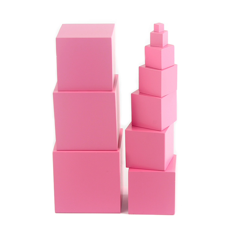 Montessori Rosa Turm, aufgebaut vom größten bis zum kleinsten Würfel